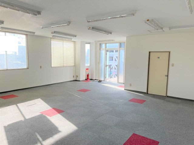 竜美西 平成ビルのロビー