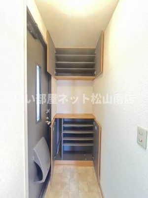 【玄関】 | バリュージュ生石 Ｂ棟