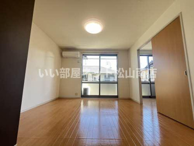 【居間・リビング】 | バリュージュ生石 Ｂ棟