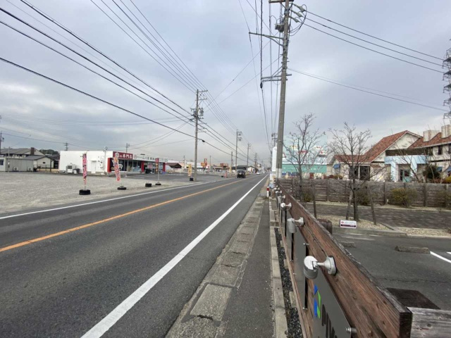 ピボット緒川の駐車場