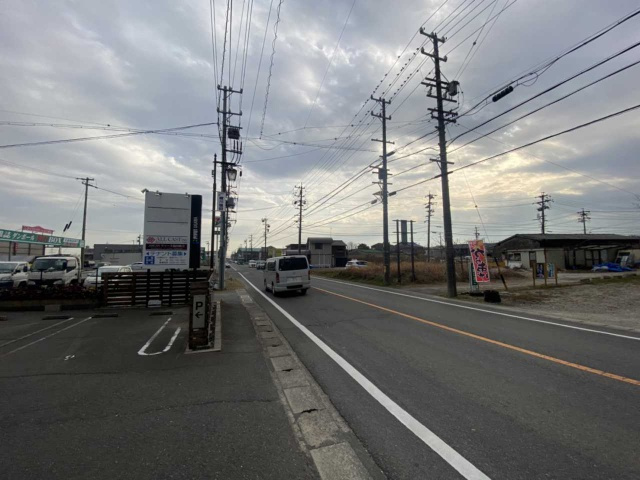 ピボット緒川の駐車場