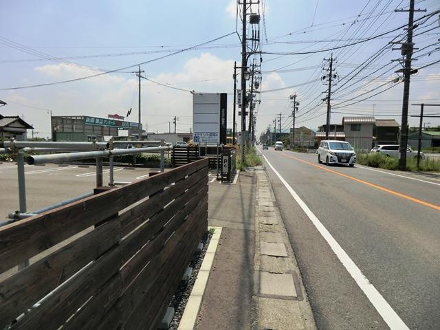 ピボット緒川の駐車場