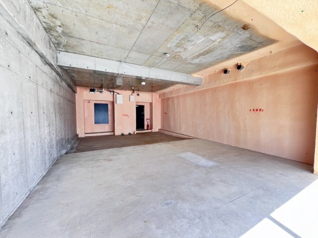 エヌコート店舗のロビー