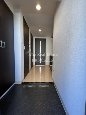 【玄関】 | エスリード阿波座シティーウエスト | 玄関部分です！天井高のシューズボックス付き♪