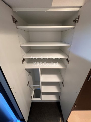 【玄関】 | エスリード阿波座シティーウエスト | 玄関部分にある天井高のシューズボックスです♪たっぷり収納！