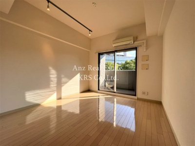 【洋室】 | エスリード阿波座シティーウエスト | エアコン付き！約7.7帖のお部屋です♪南向きで日当たり良好！