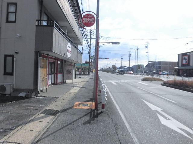 幸田町 ジュネス三ヶ根 1階貸事務所の駐車場