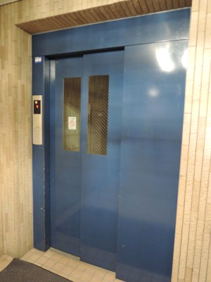 【その他共用部分】 | エクレール弘明寺 | お買い物時やベビーカーの出し入れに便利なエレベーター付です。