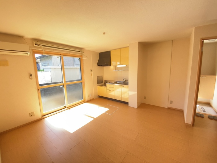 熊本市南区八幡９丁目のアパートの居間・リビング