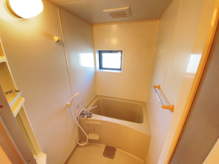 熊本市南区八幡９丁目のアパートの浴室