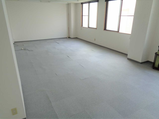 中野ビルの居間・リビング