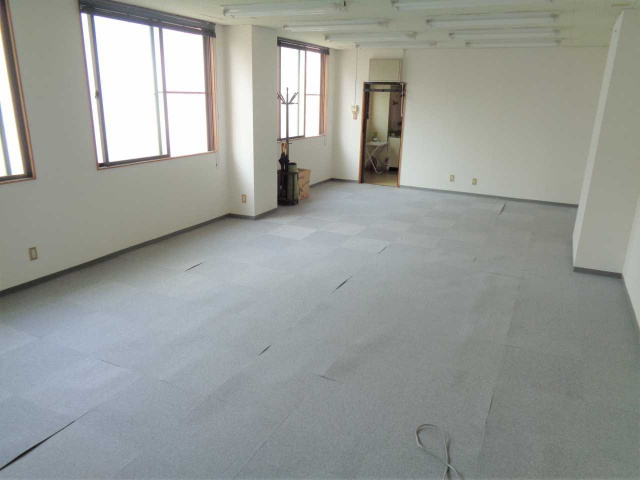 中野ビルの居間・リビング