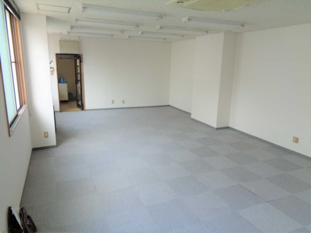 中野ビルの居間・リビング