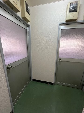 一光ビルの玄関