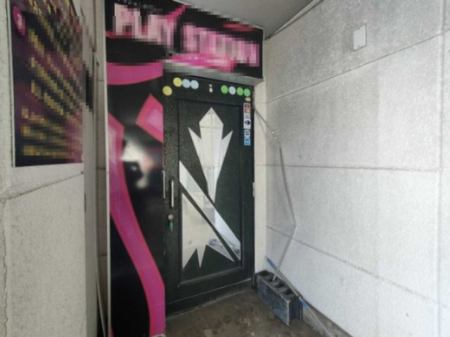 TOPレジャービルの玄関