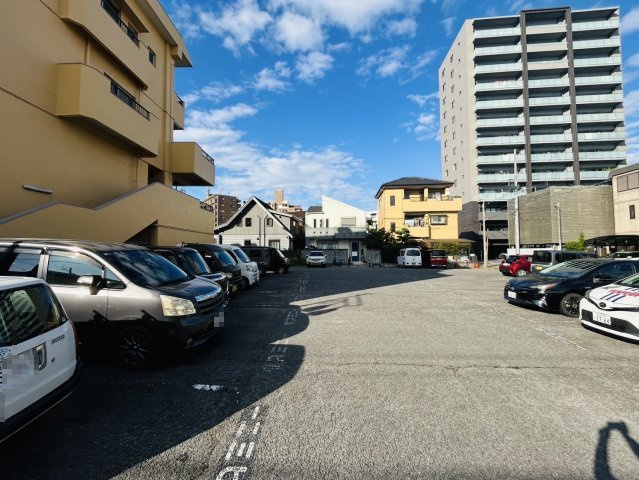 日の出町 ひふみビルの駐車場