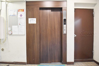 【その他共用部分】 | 無いと困ってしまう設備の筆頭がエレベーター。定期的なメンテナンスが必要な大型機械です。よく整備されていることをご確認ください。～即日のご見学可能～　お問合せはお気軽にどうぞ。