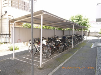 【その他共用部分】 | 敷地内に、広々した駐輪場が有ります。