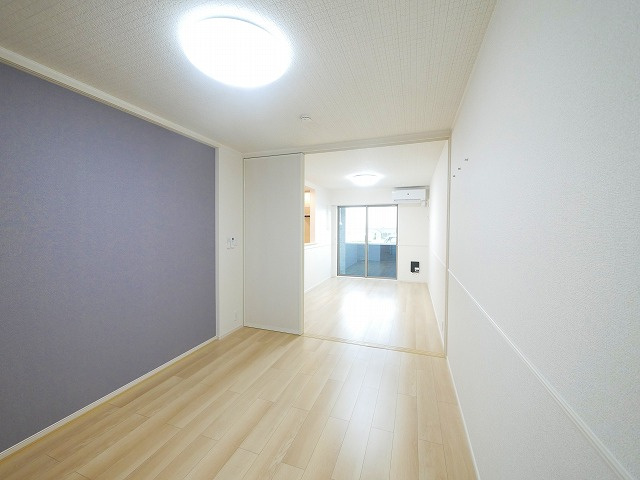 アプリコットⅢの洋室|落ち着いた色調の洋室です