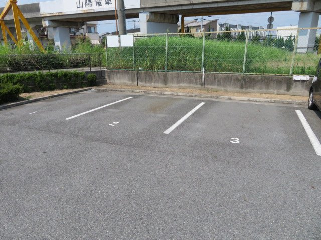 グランシャリオの駐車場