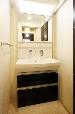 【洗面所】 | アストリア吉塚駅前 | 別号室の写真になります。現況優先。