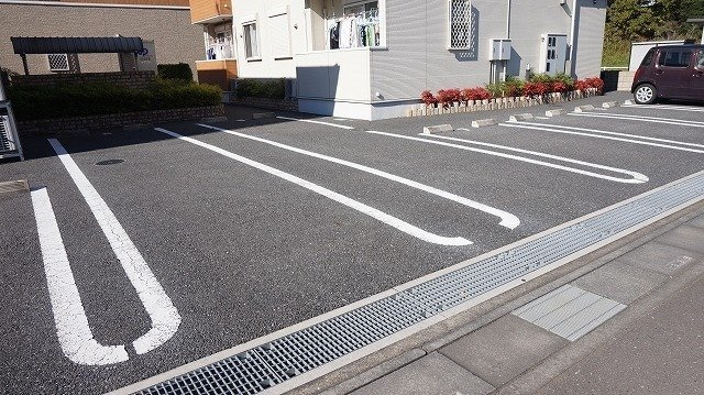 クロノス　Ⅱの駐車場