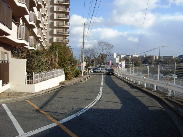 青葉丘マンション|前面道路含む現地写真です