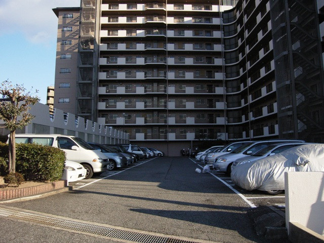 青葉丘マンションの駐車場|駐車場があります