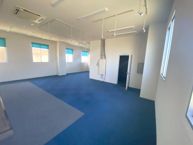 ピボット緒川の内装