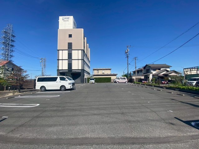 ピボット緒川の駐車場