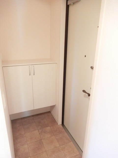 メルレットの玄関|写真は同マンション別部屋