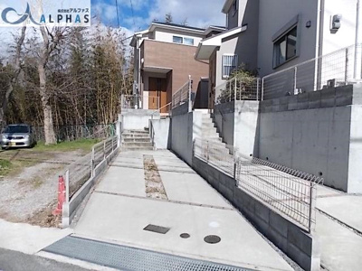 【外観】 | 神戸市須磨区緑が丘一丁目　築浅一戸建て | 駐車2台可能（車種によります）♪