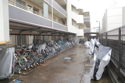 【駐輪場】 | ダイアパレス八王子大和田 | マンションの駐輪場は、事前に空きがあるか確認を取ると安心です。せっかく入居したのに駐輪スペースがない！なんてことになったら大変ですよね。そこで、内見時や購入前にはまず事前に確認しておくと良いでしょう。