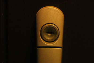 【防犯設備】 | ダイアパレス八王子大和田 | 当然のことではありますが、オートロックやセンサーライト、ホームセキュリティーなどの防犯設備があれば、小さいお子様がいるご家庭も安心ですよね！まず物件購入の際は、防犯設備もチェックするようにしましょう。