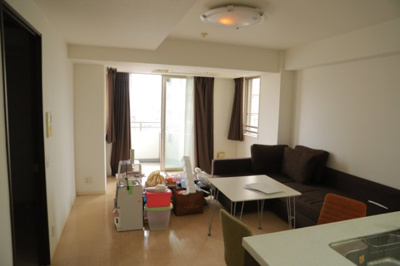 【居間・リビング】 | ダイアパレス八王子大和田 | リビングの間取りの種類は大きくわけてリビングとダイニングが別になっているタイプ、リビングダイニング一体型です。どちらも一長一短ですので、家を選ぶ時はその両面をチェックして決めるようにしましょう。
