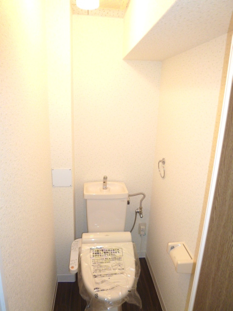 センチュリー中央【キャッシュバック対象物件】のトイレ|落ち着いたトイレです