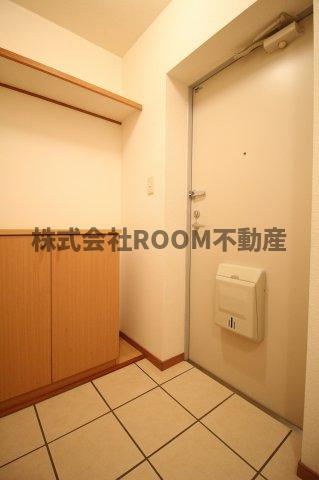 ネオハイツ宮丸の玄関|明るい玄関です