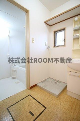 ネオハイツ宮丸の洗面所|広い洗面スペース