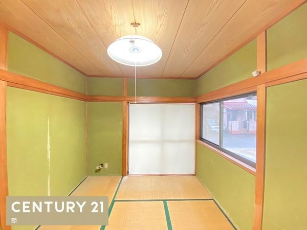 和歌山市吉礼の中古一戸建の和室|【和室】
明るい6帖の和室です