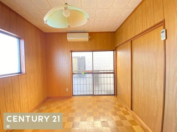 和歌山市吉礼の中古一戸建の洋室|【洋室】
押入れ付きの明るい洋室です