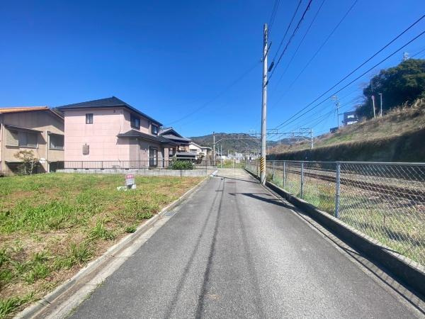 下津町下津　土地の前面道路含む現地写真