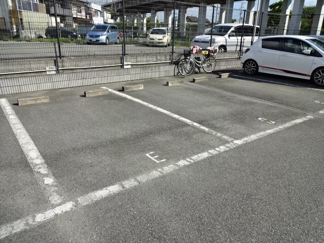 リバティーグリーンヒルズの駐車場