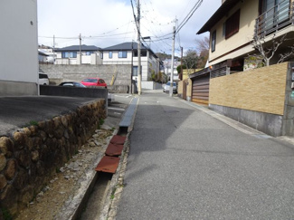 【前面道路含む現地写真】 | 川西市花屋敷2丁目3の9　中古一戸建て