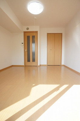 【居間・リビング】 | ウェスティン | 明るい色調の室内です