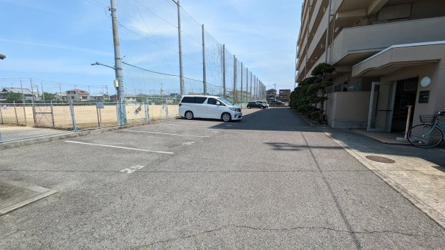 【駐車場】