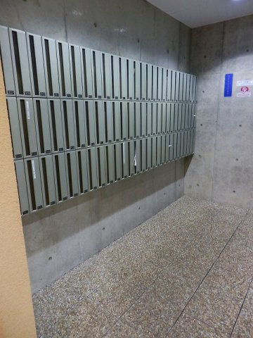 ACTのエントランス|集合郵便ポスト