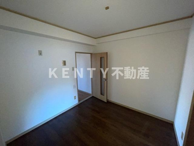 【居間・リビング】 | こーぽ勝巳 | こちらのリビングで趣味の時間をお楽しみください