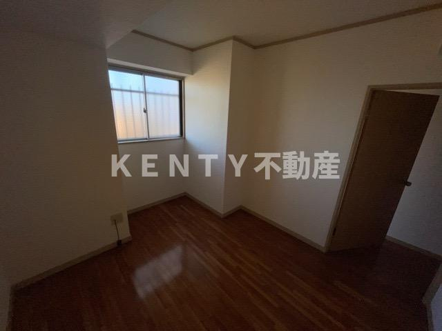 【居間・リビング】 | こーぽ勝巳 | こちらの居間で趣味の時間をお楽しみください