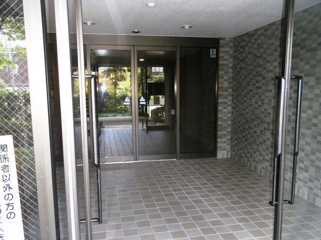 フォリア岡本のエントランス