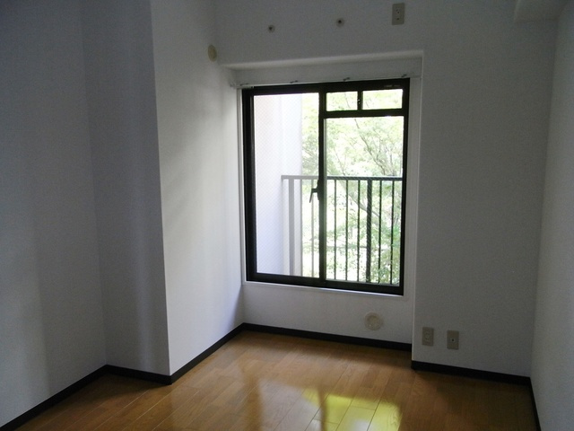 フォリア岡本の居間・リビング